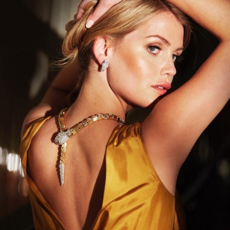 كارولين ميرفي في الحملة الاعلانية الجديدة لبوتشيلاتي