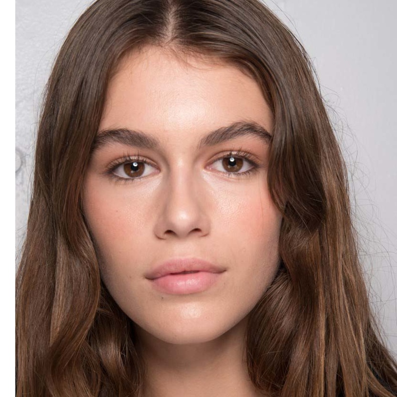 أجمل رسمات الحواجب الطبيعية والمبعثرة من Giambattista Valli