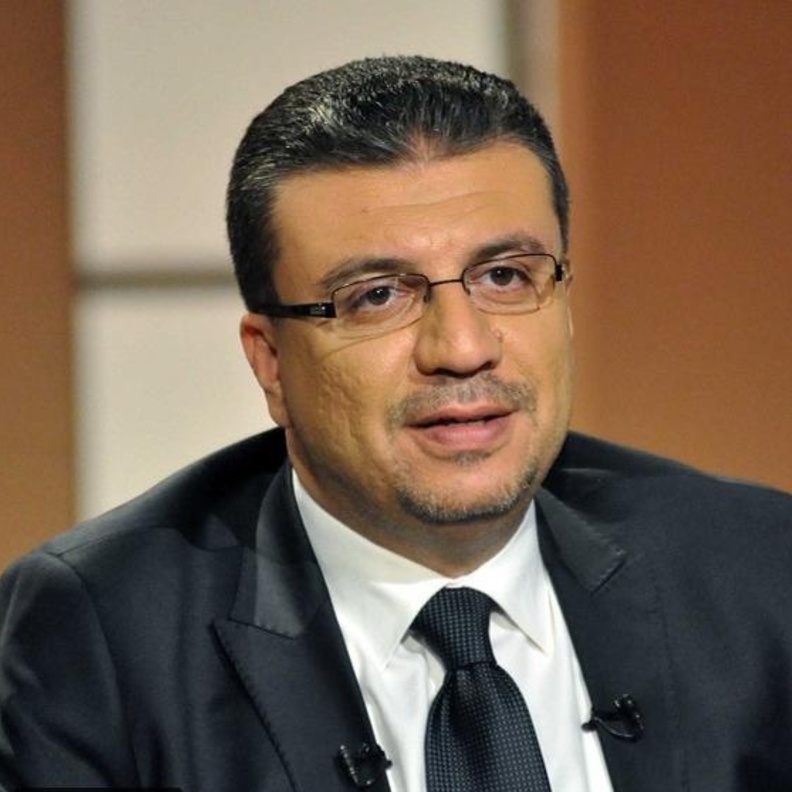 عمرو الليثي ينعي حماه الاعلامي سمير التوني