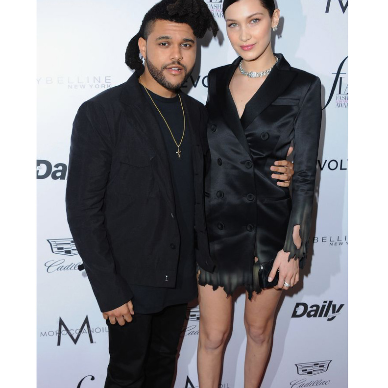 تناغم تام بين إطلالات بيلا حديد وذا ويكند