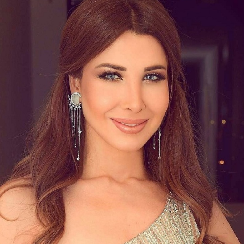 تسريحات شعر منسدلة بأسلوب نانسي عجرم