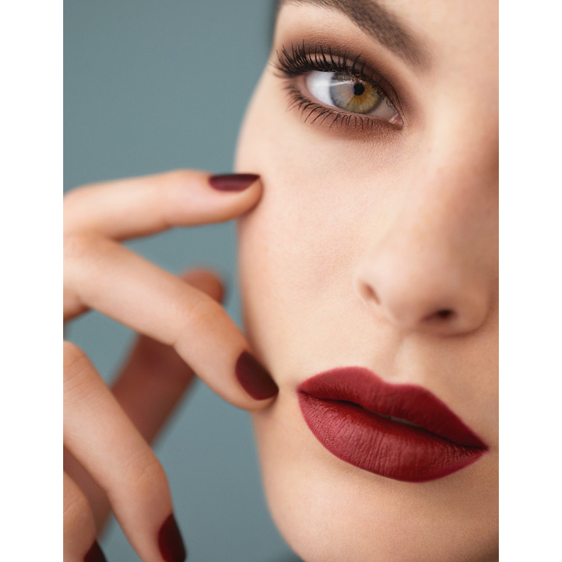 مجموعة APOTHEOSIS, LE MAT DE CHANEL من CHANEL تبرز عمقًا عاطفيًا وكثافة بصرية