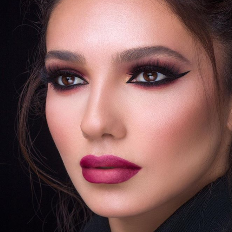 مكياج جميل مع لمسات الذهبي