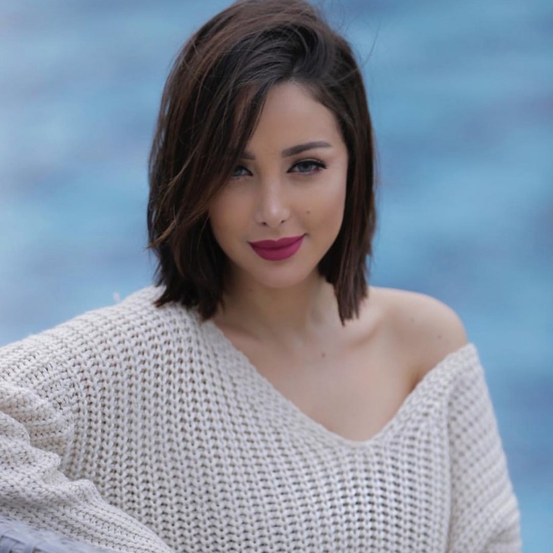  مكياج زهري براق بأسلوب بسمة بوسيل