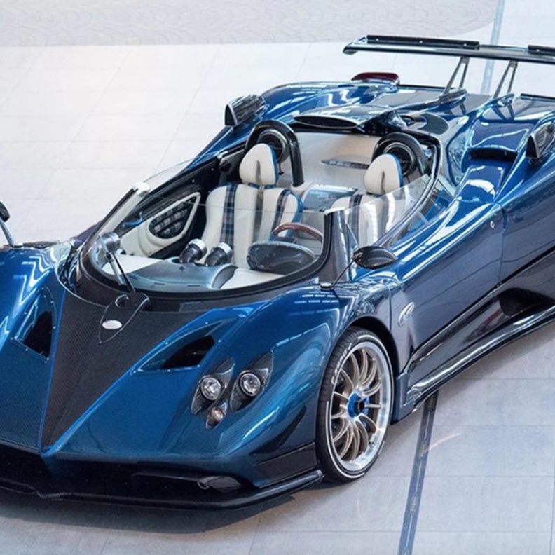 ثوب الكربون والتيتانيوم يطغى على الهيكل الخارجي