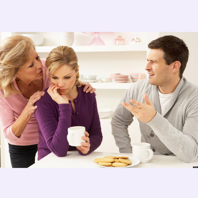 4 اسباب تمنع الزوج من مدح زوجته أمام الاخرين