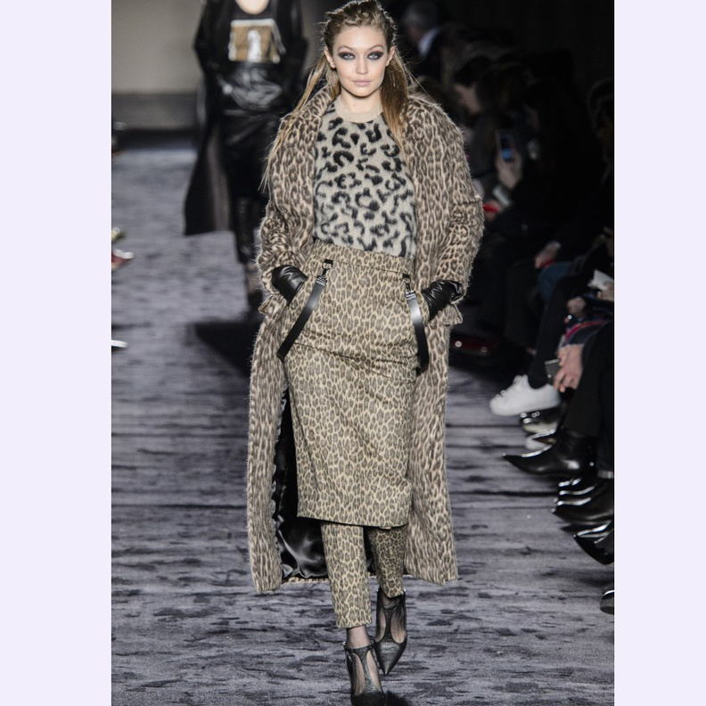 الأزياء بطبعات حيوانية ‏مع الرسمات البارزة من Carolina Herrera