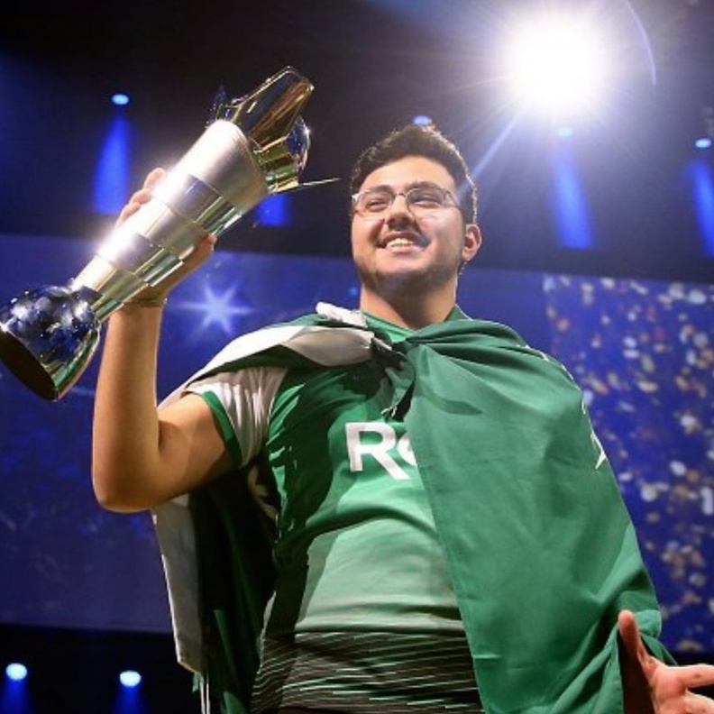 البطل الجديد لكأس العالم التفاعلية FIFA