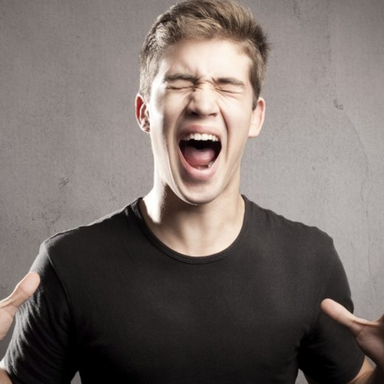  إذا شعر بأن حريته مقيدة فهو يتحول الى مراهق غاضب وعدواني