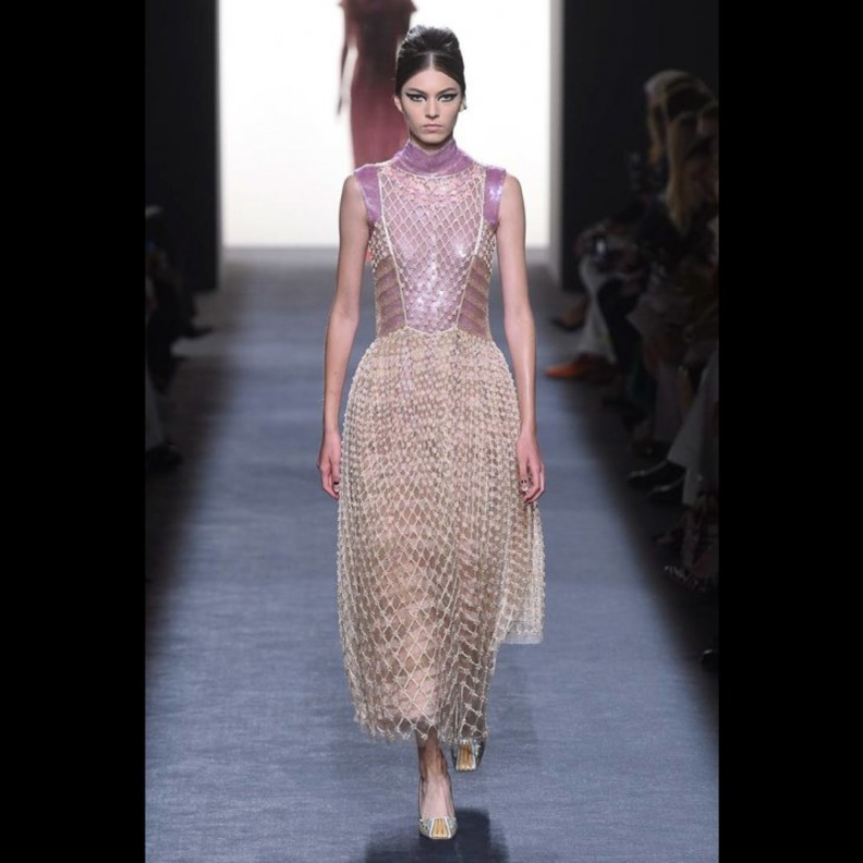 فستان من مجموعة fendi