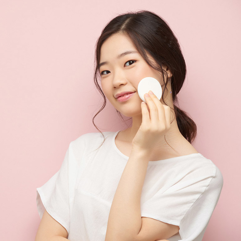  تنظيف البشرة مرتين متتاليتين من قواعد العناية الكورية