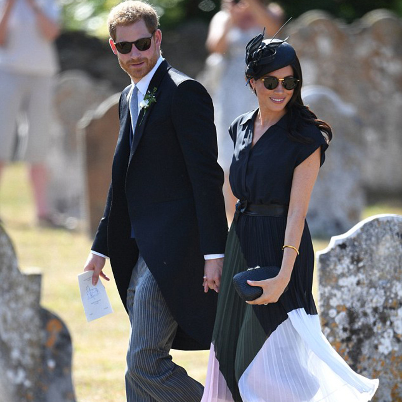  نفاذ كل الكمية المعروضة من فستان ميغان ماركل