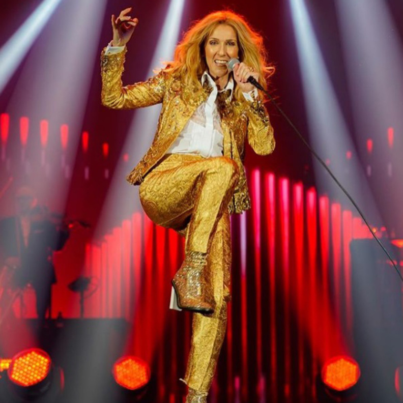 صدمت النجمة سيلين ديون جمهورها في الفترة الاخيرة بسبب اطلالاتها