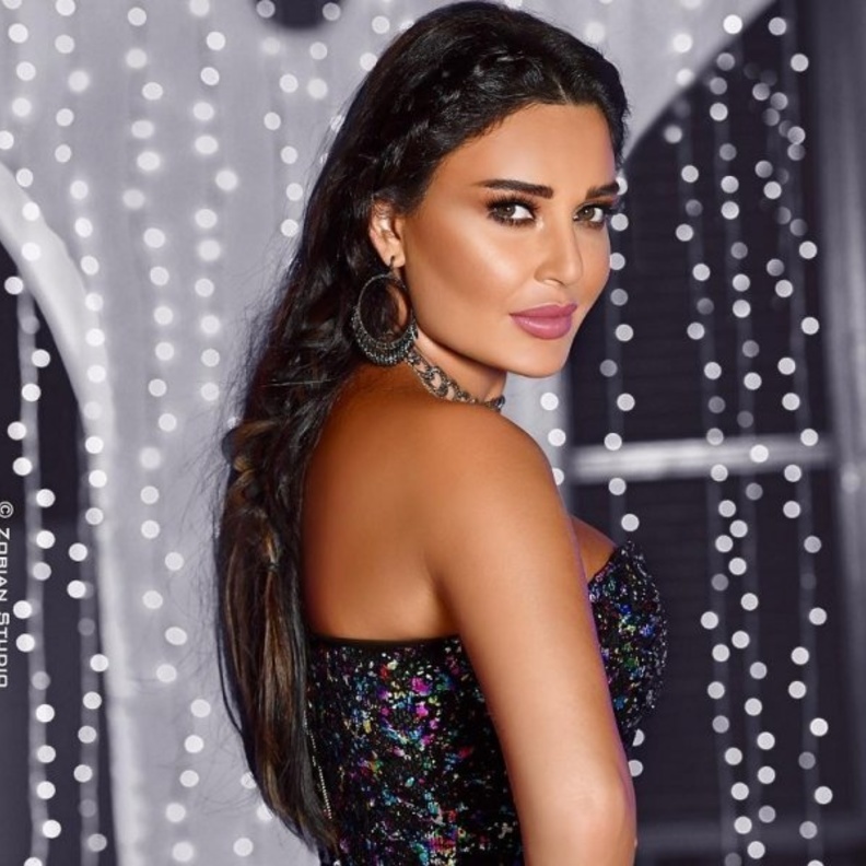 سيرين عبد النور تعلق لأول مرة حول خلافها مع نجوى كرم