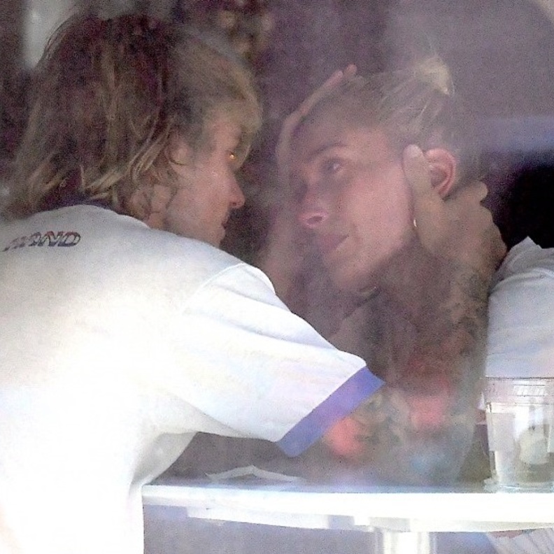 جاستن بيبر وهايلي بالدوين