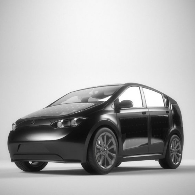 خلايا شمسية تشحن أثناء سير أو توقف السيارة