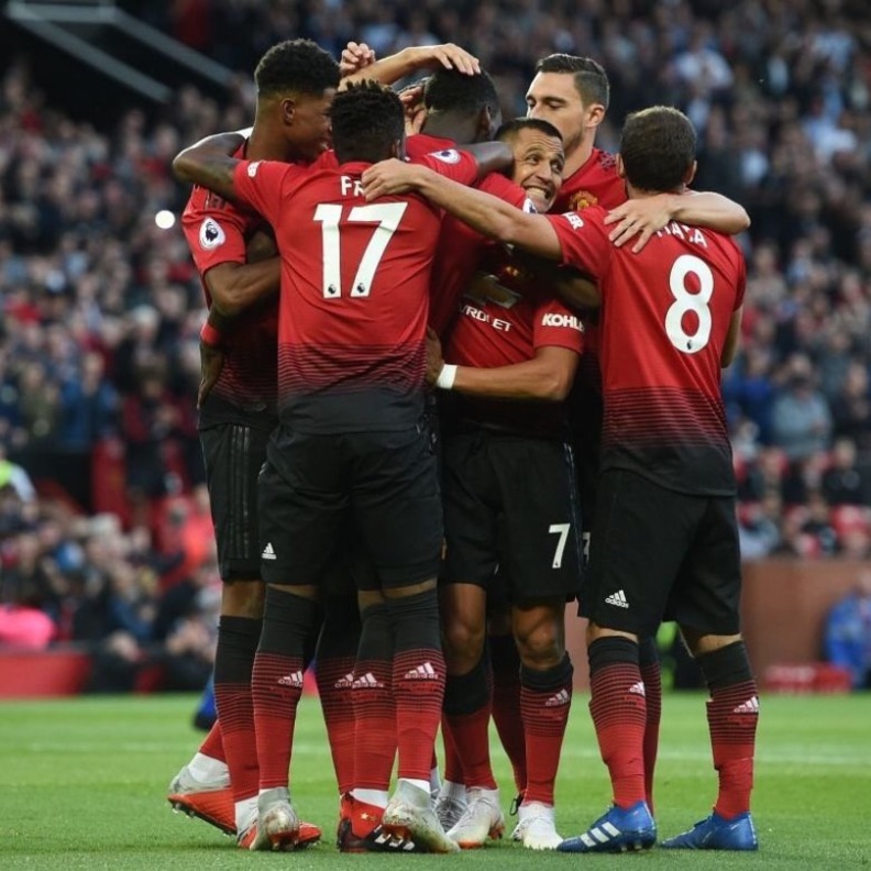 بول بوغبا يفتتح أهداف الدوري الإنجليزي هذا الموسم