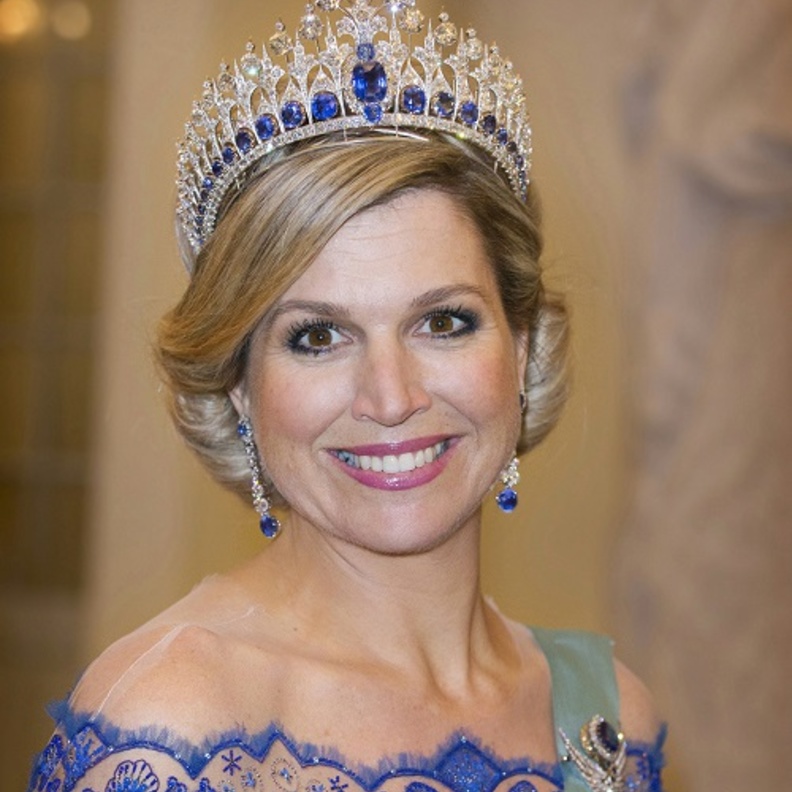 الأميرة شارلين ترتدي تاج Ocean Tiara الذي يمكن ارتداؤه كعقد أيضا.