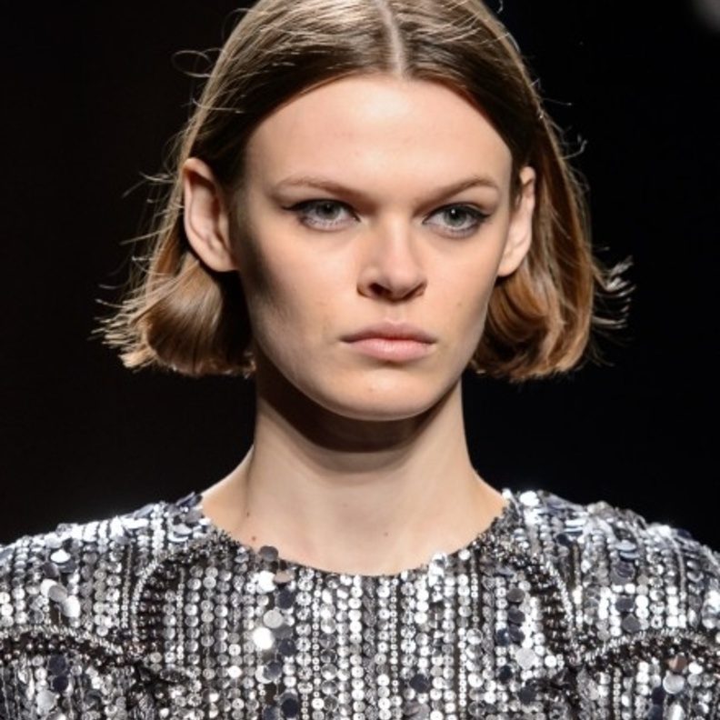 صور قصات شعر كاريه فرنسي مع وناعم على خطى دارEllery