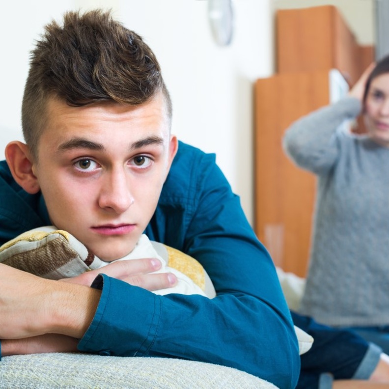 كيف تتعامل الأم مع الاحباط عند ابنها المراهق