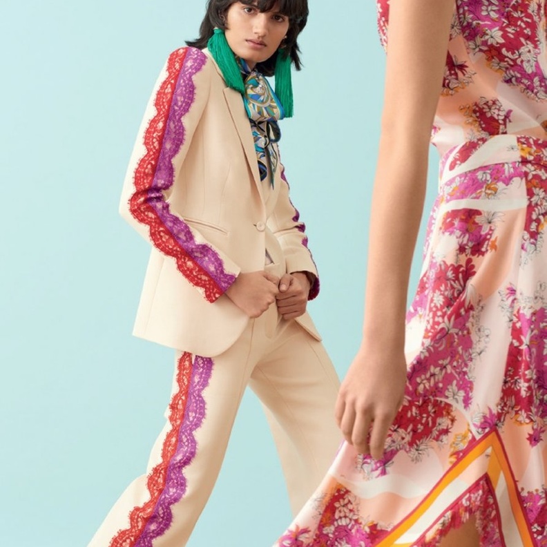 التنورة المتعددة الطبقات مع الشيفون من Chanel