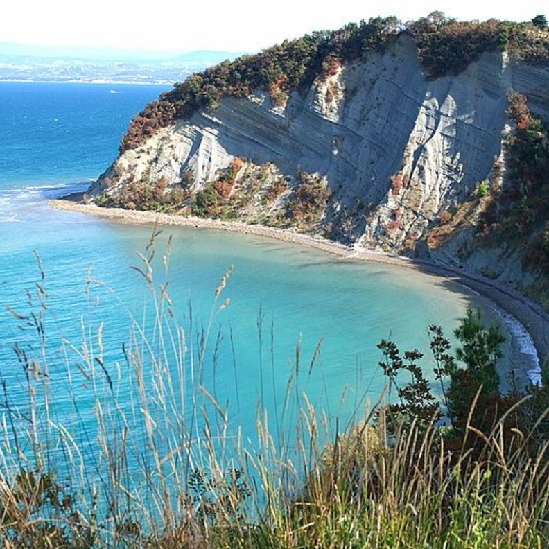 من شاطئ Mesečev Zaliv