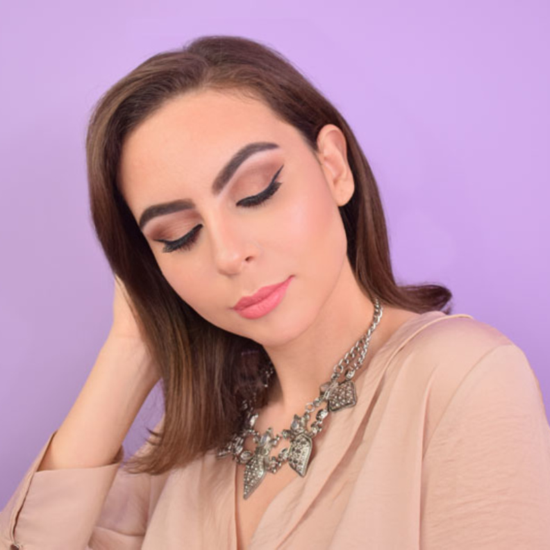 إطلالة عيد الأضحى من Benefit مع منة العبد