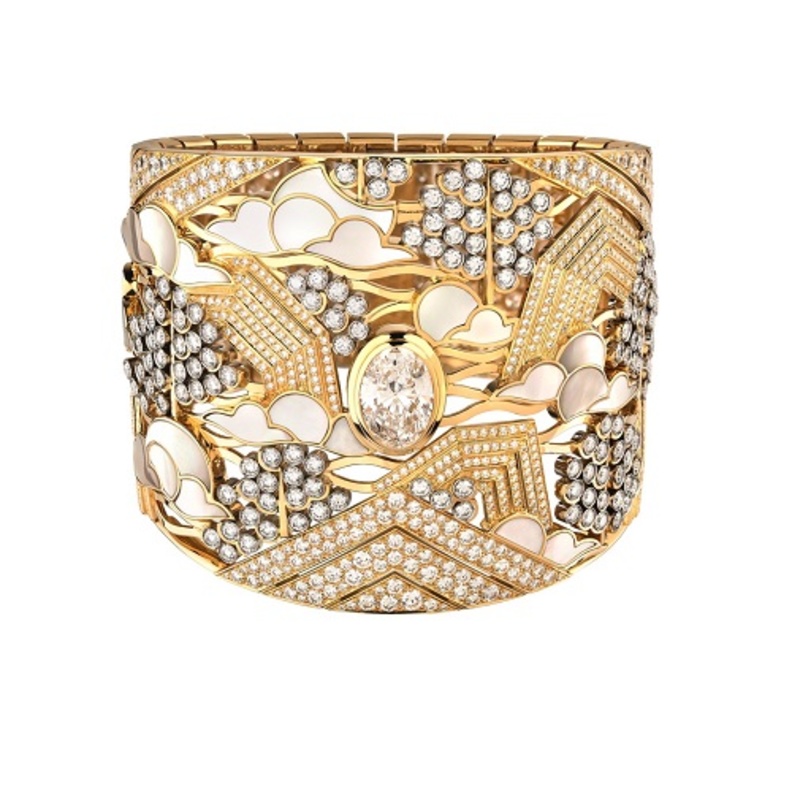 اسوارة عريضة من شانيل  Chanel