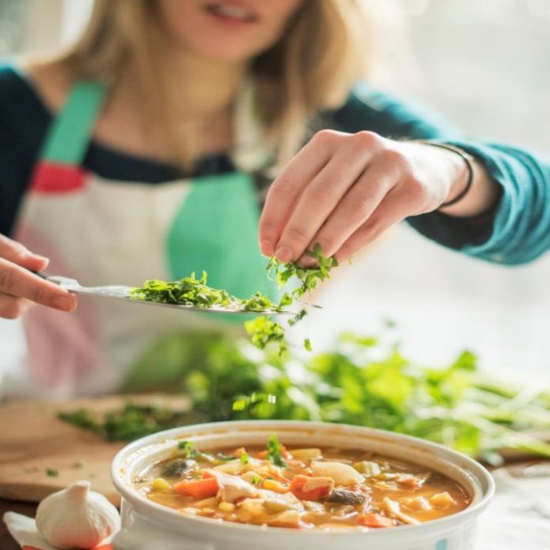 رجيم شوربة الخضار لا يلزم العروس بكميات محددة ولكن لابد من استشارة الطبيب المختص