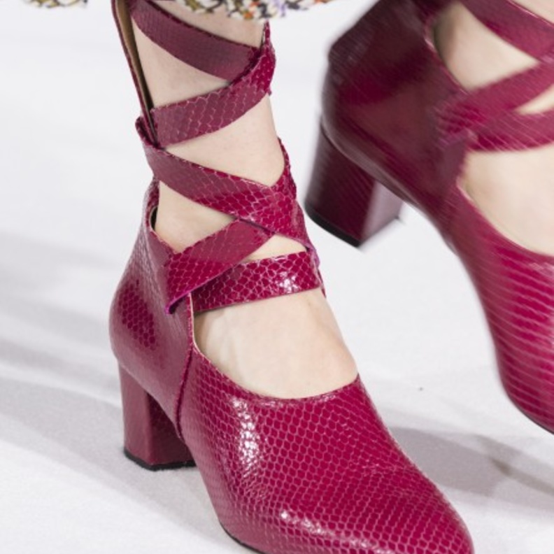  vivettaحذاء راقي من فيفيتا بشكل خارج عن المألوف