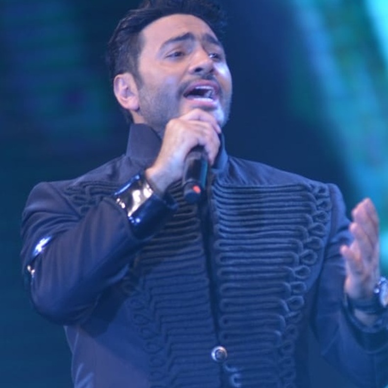 تامر حسني يروج لتقليعة جديدة وابنته تحتفل بعيد ميلاده