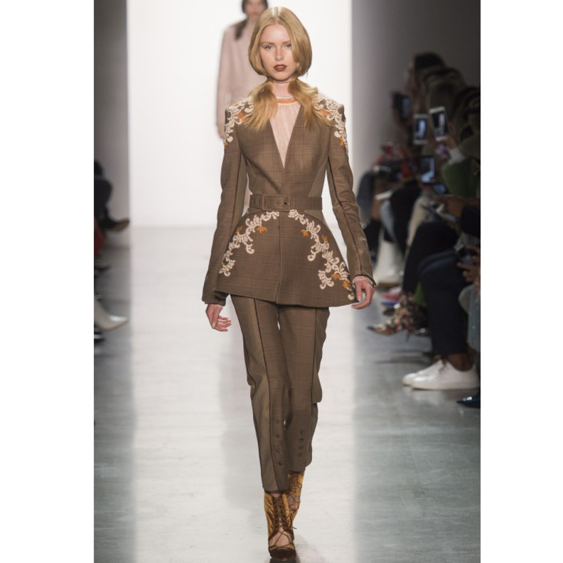 اللون البني احدث موضة ‏مع توب Derek Lam