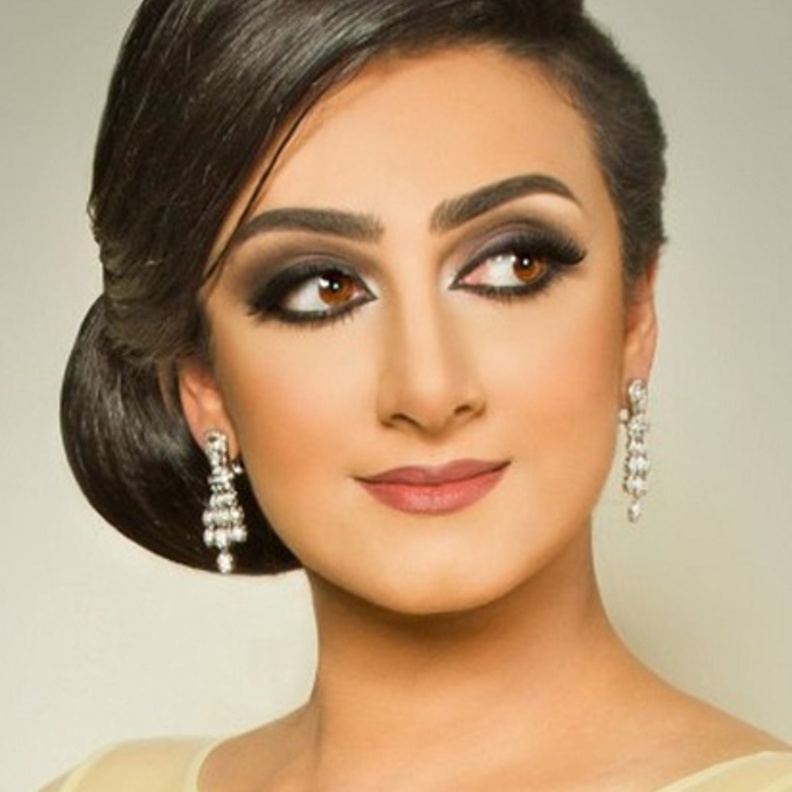 النجمة البحرينية هيفاء حسين