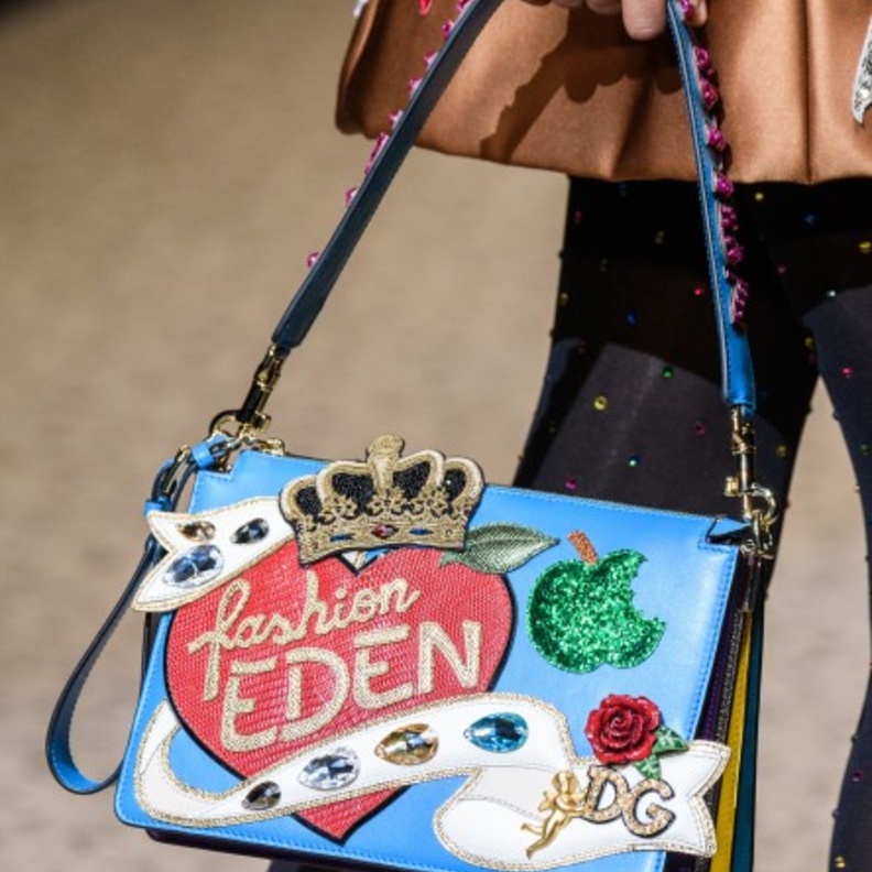 شنط مزخرفة ومربعة من Christian Dior