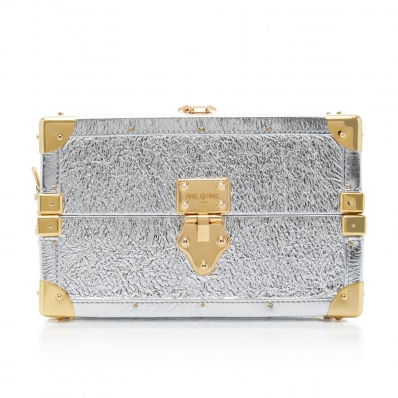  حقيبة كلاتش من جلد الكروكو الزمردي وزينة براقة على شكل فراشات من Ming Ray