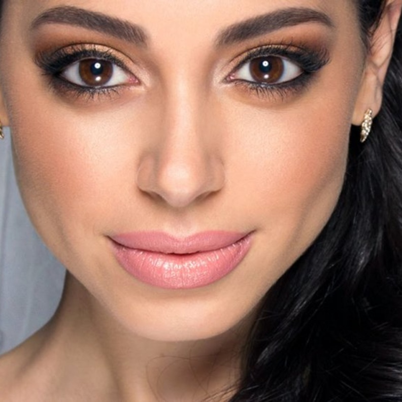 مكياج ترابي لعروس العيد 2018‏ مع الآيلاينر الأسود