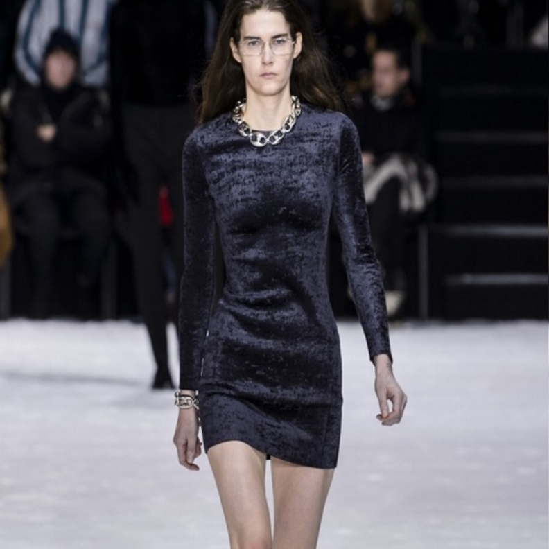  فساتين كلاسيك قصيرة وسوداء 2018‏ من Balenciaga