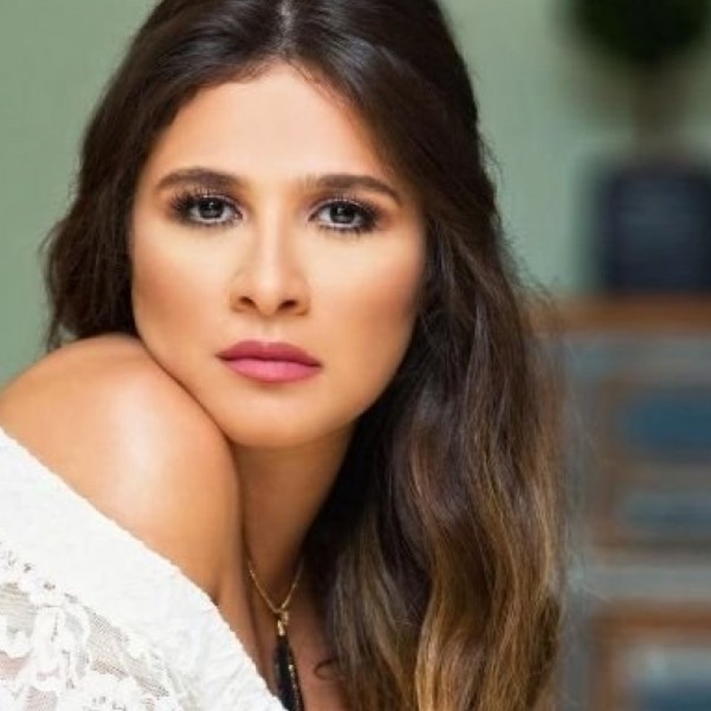 ياسمين عبد العزيز