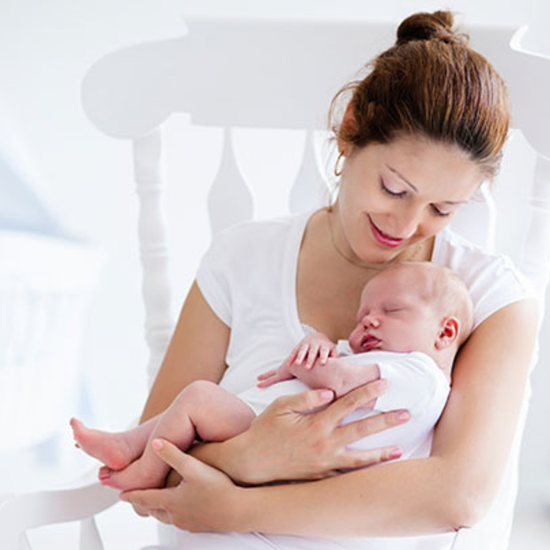 ممارسة الرياضة باعتدال وبصورة منتظمة يعزز من صحة الام خلال الرضاعة الطبيعية.