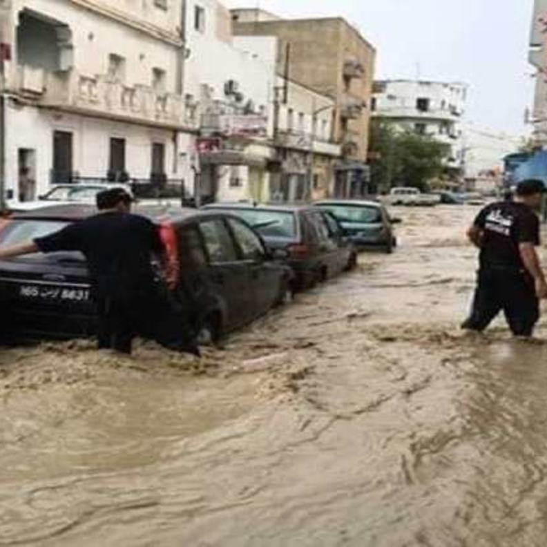 الجيش يتدخل لإنقاذ سكان بنزرت من الفيضانات الجارفة