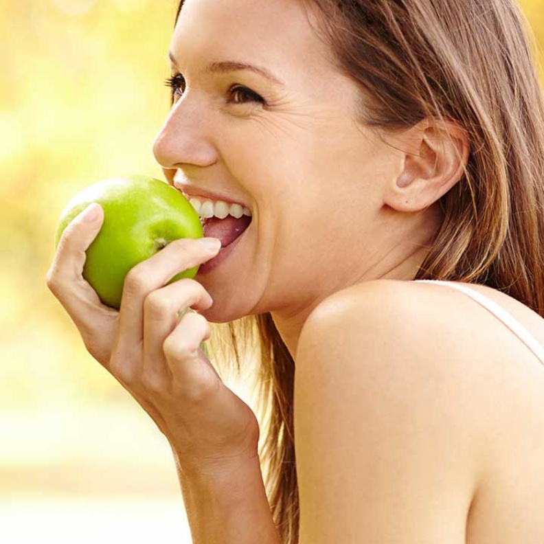 التفاح غني بالمواد الغذائية وبالألياف التي تقلل من الشعور بالجوع