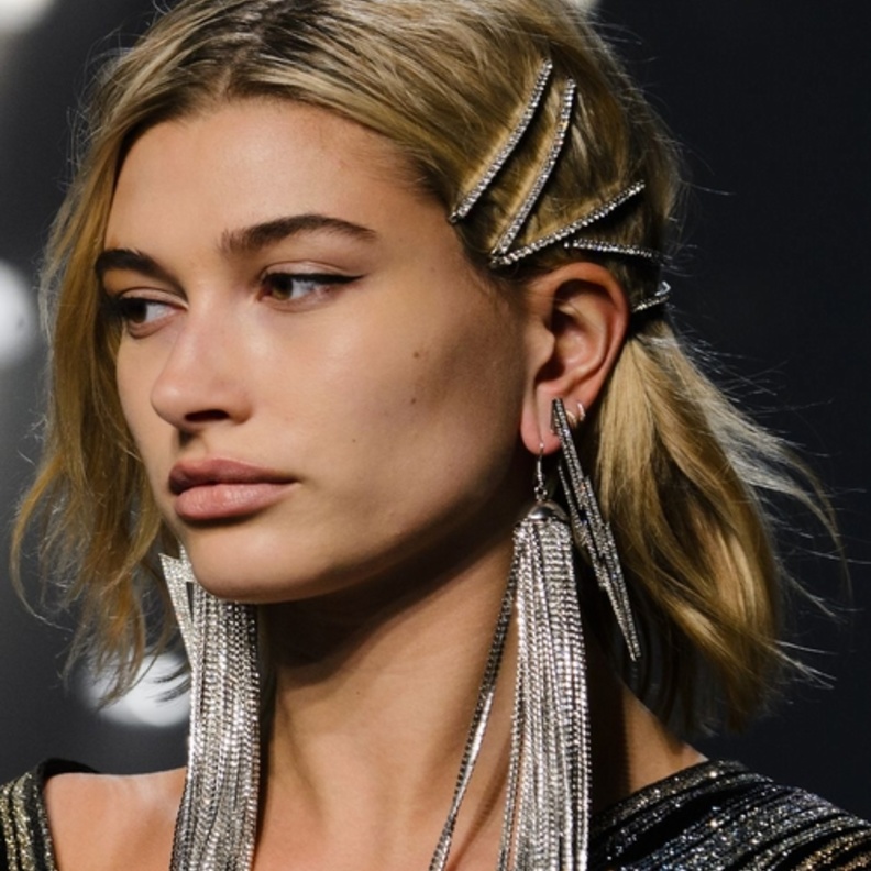 اقراط الشراشيب الطويلة مع حبيبات براقة من Zadig & Voltaire