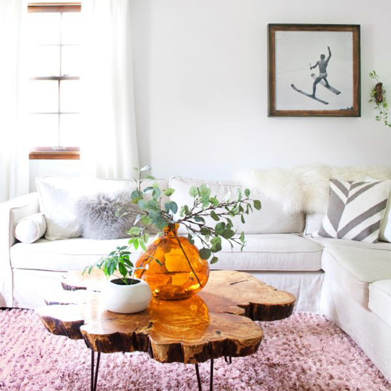 وعاء يحمل زينة لطاولة غرفة معيشة مميزة