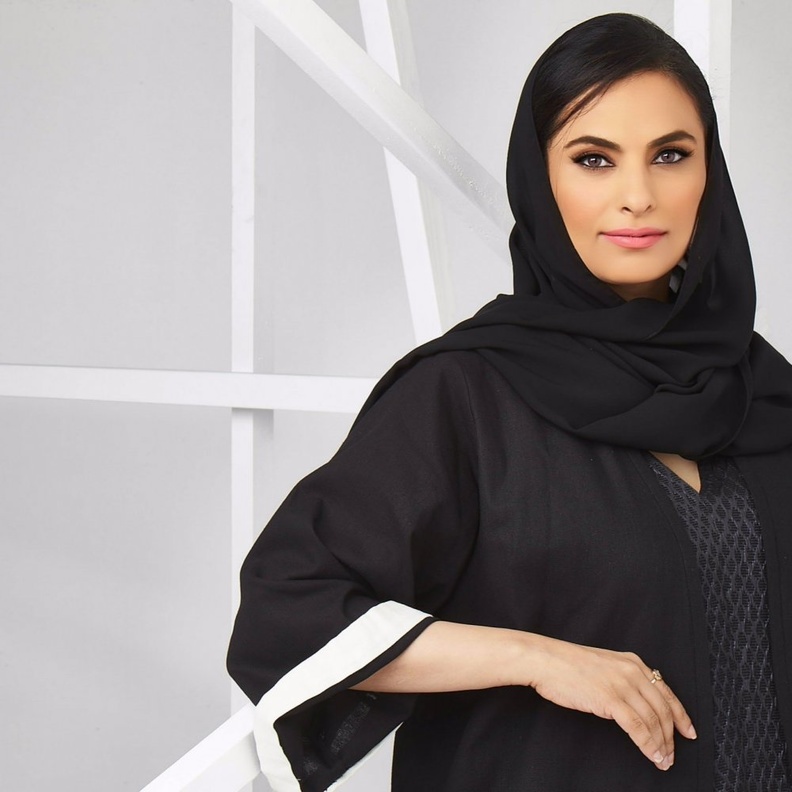 المصممة الإماراتية إيمان المدفع صاحبة علامة Ghizlan