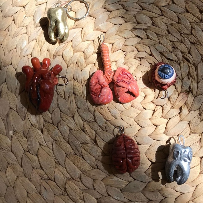 قلب منحوت من الفنانة رسيم بندر