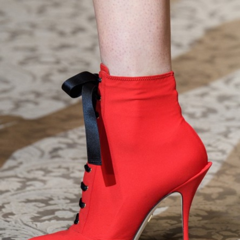 احذية الكاحل من الساتان مع ثنيات القماش من Miu Miu