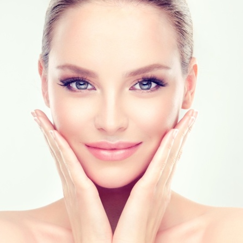 تعرفي على خطوات استعادة نضارة البشرة بعد اجازة الصيف