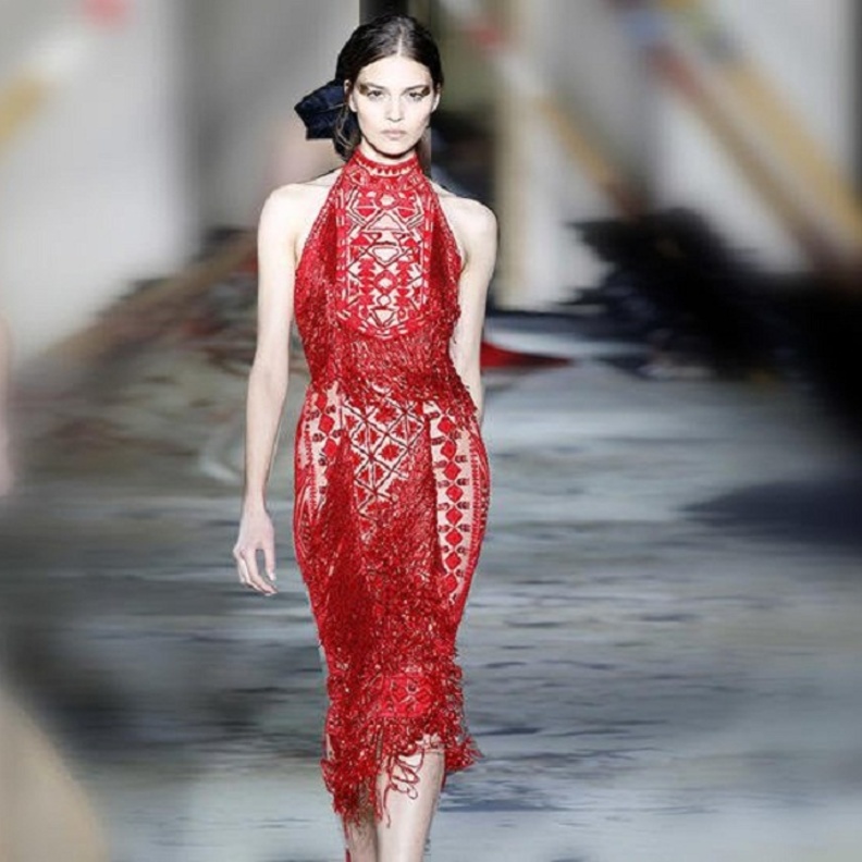  فستان من مجموعة زهير مراد