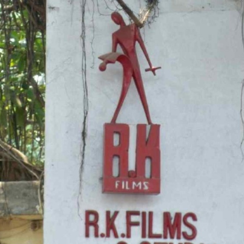 عائلة كابور اتخذت قرار بيع الاستوديوهات بالإجماع