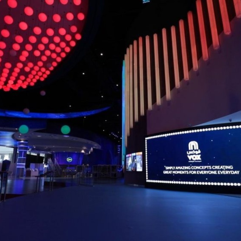 وزير الإعلام يسلم الرخصة السينمائية الرابعة لـشركة لوكس للترفيه